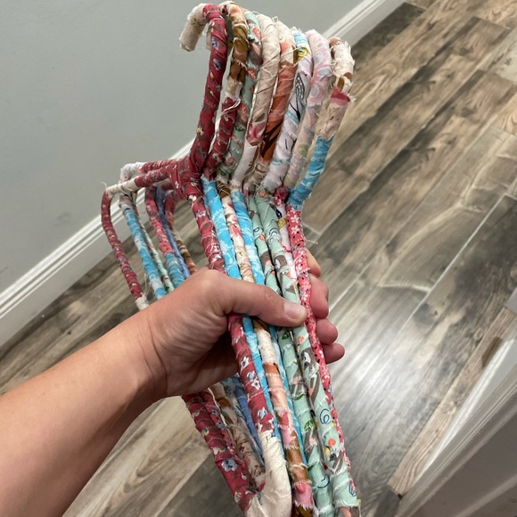 Non-slip fabric hangers (set of 3)